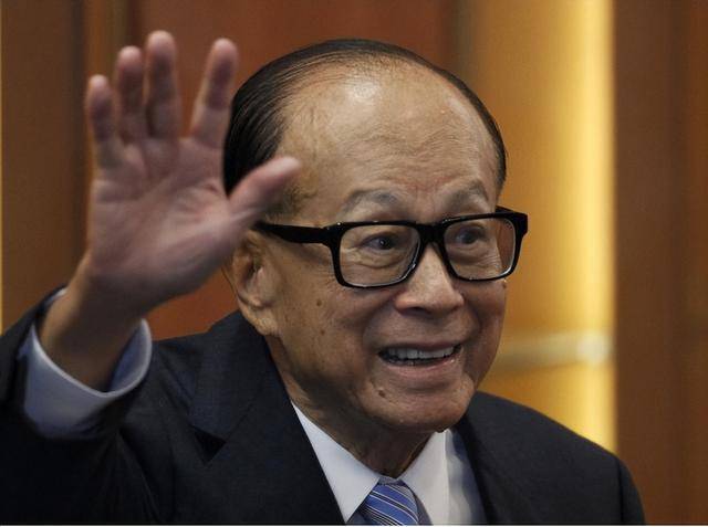 同样都是中国首富许老板只吃进口水果李嘉诚却喝四年番薯糖水